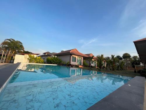 Tinna Resort in Lahan Sai