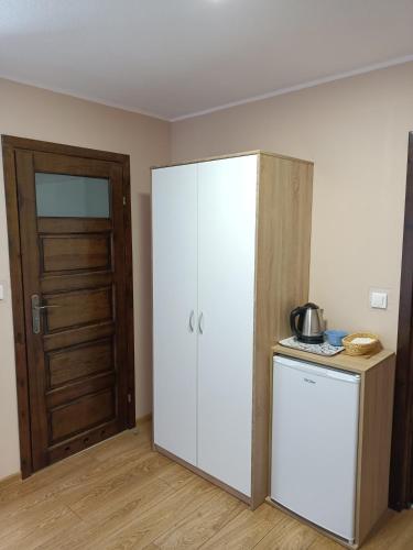 1 double bed, 1 twin bed