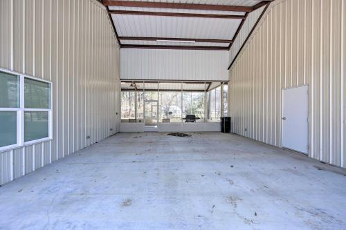 Home with Screened Porch - Near Toledo Bend Lake! Home with Screened Porch - Near Toledo Bend Lake!