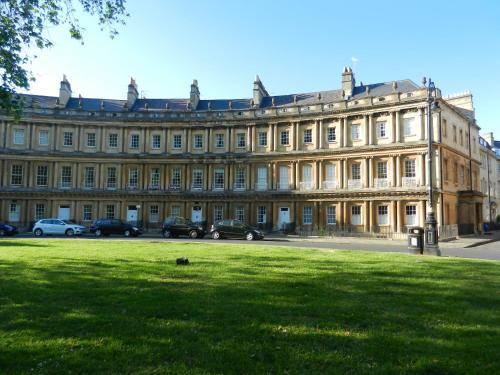 The Circus Apartment - main image