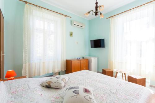 Double or Twin Room image 10
