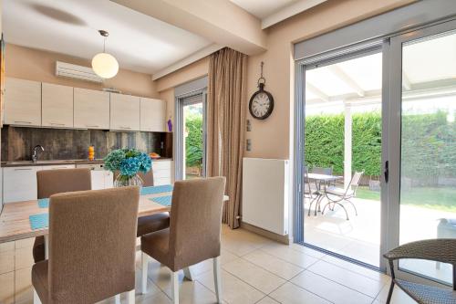  Elegant new maisonette near the sea in Ägina Stadt