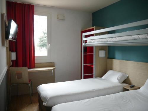 Triple Room with 3 Single Beds