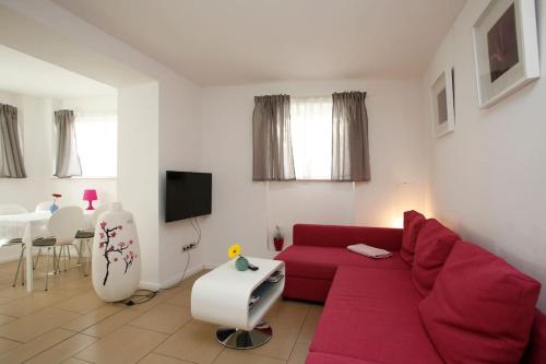 Sunny apartment at Rostock - PINK