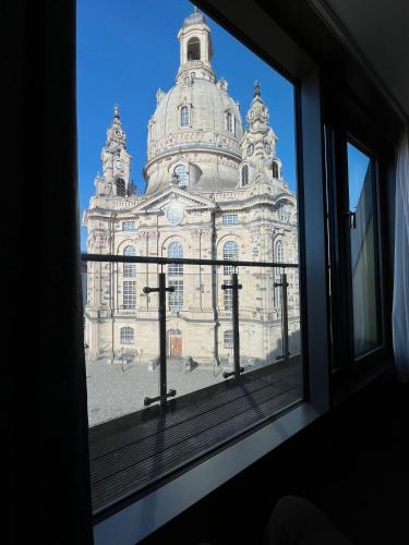 Einzigartiges Panoramaapartment an der Frauenkirche, Drážďany (fotografie 6)