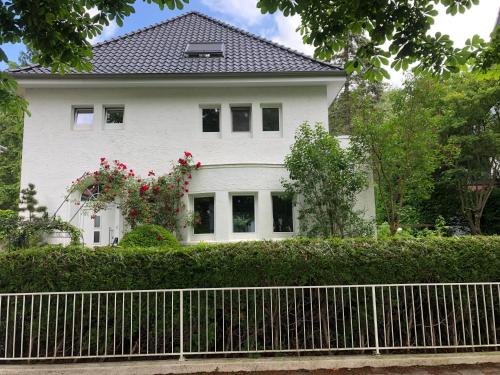 Stadtvilla-Apartment mit Parkblick und bester Verkehrsanbindung