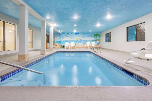 Super 8 by Wyndham League City/Kemah Area - 전망