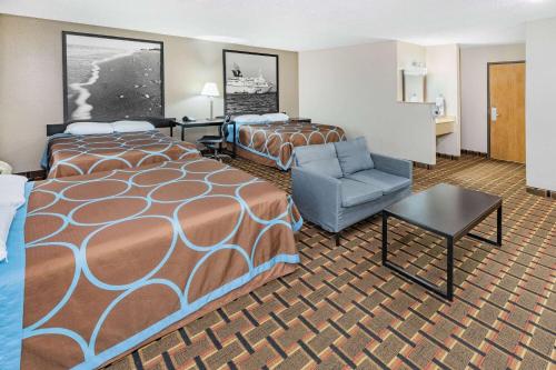 Scottish Inn and Suites League City - image 10
