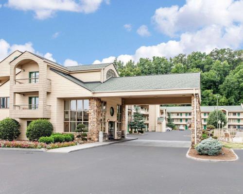 Quality Inn & Suites at Dollywood Lane