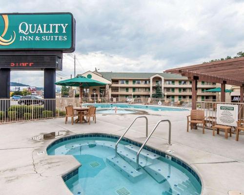 Quality Inn & Suites at Dollywood Lane