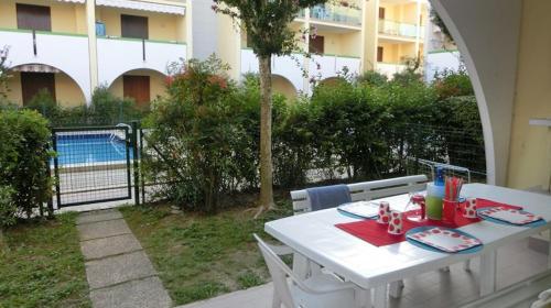 Apartment with garden in residence with pool