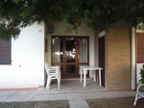 Peaceful villa with garden 500mt from the sea