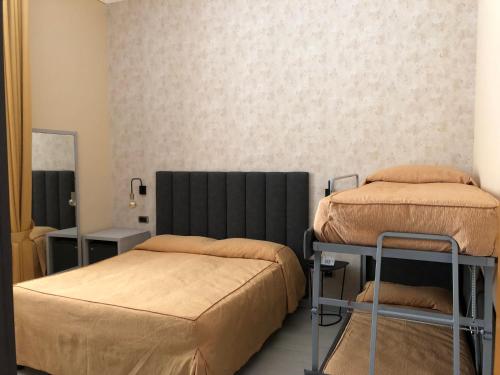 1 queen bed, 1 bunk bed