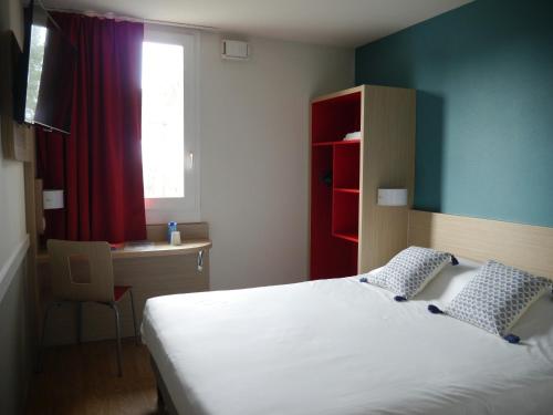 1 Double Bed - Superior Room
