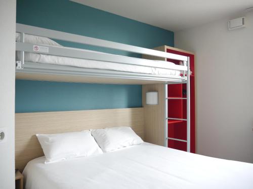 Triple Room (1 Double Bed + 1 Single Bed)