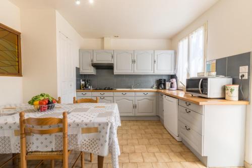 Three-Bedroom Villa image 6
