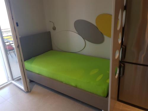 1 queen bed, 1 sofa bed
