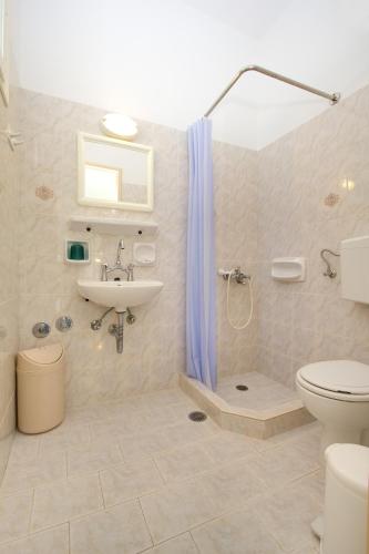 Athena Rooms - image 9