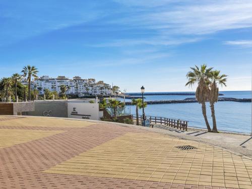Apartamento de 2 dormitorios en Playas del Duque - image 2