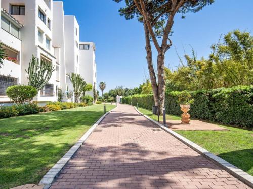 Apartamento de 2 dormitorios en Playas del Duque - image 10
