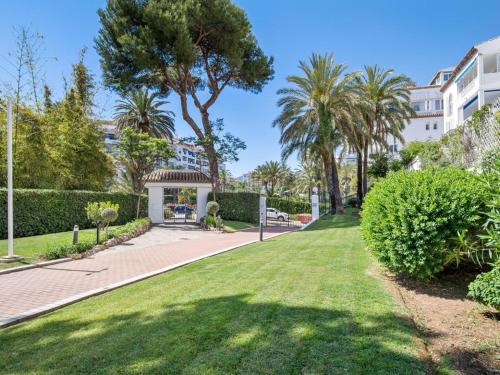 Apartamento de 2 dormitorios en Playas del Duque - image 14