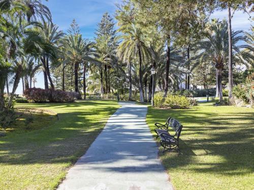 Apartamento de 2 dormitorios en Playas del Duque - image 13