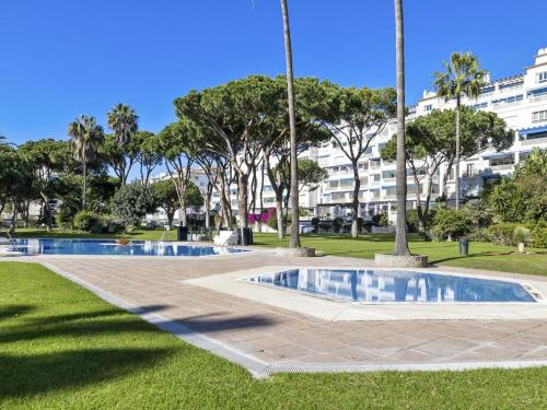 Apartamento de 2 dormitorios en Playas del Duque - image 6