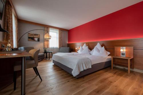 Biobausewein WEIN HOTEL LEBEN 260m von Karl-Knauf Halle entfernt