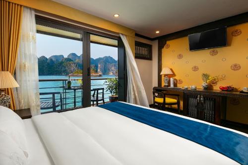 Nostalgia Halong Cruise - 전망