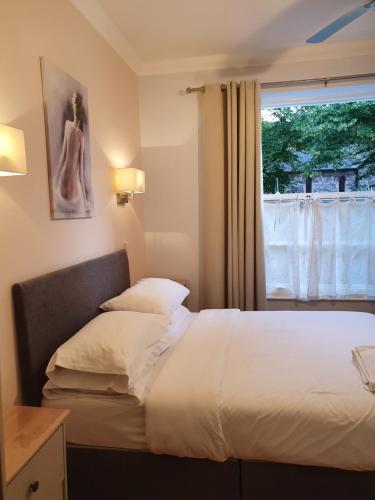 Midway Guest House Room Type - Standard Double Room with Fan