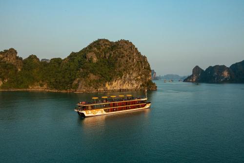 Nostalgia Halong Cruise