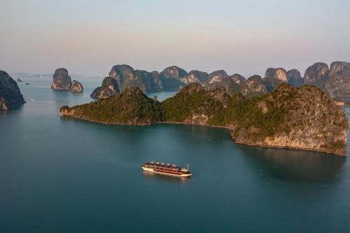 Nostalgia Halong Cruise