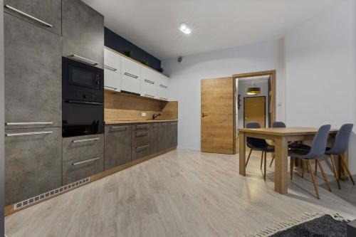 LAM Anthracite w AC & balcony, Bratislava (Foto 7)