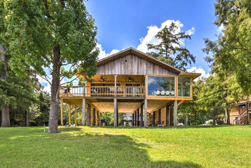 San Jacinto River Home with Deck Games and Grill! - main image