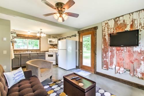 Lake Pepin Cottage with Patio - 6 Blocks to Marina! - image 18