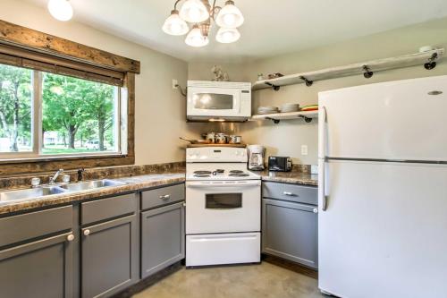 Lake Pepin Cottage with Patio - 6 Blocks to Marina! - image 39