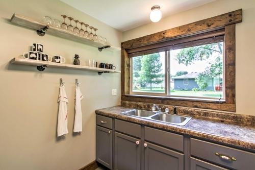 Lake Pepin Cottage with Patio - 6 Blocks to Marina! - image 29