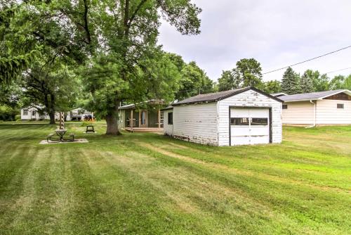 Lake Pepin Cottage with Patio - Walk to the Marina!