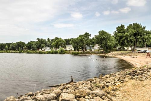 Lake Pepin Cottage with Patio - 6 Blocks to Marina! - image 33