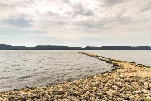 Lake Pepin Cottage with Patio - 6 Blocks to Marina! - image 26