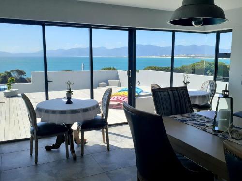 Food and beverages, 65 on Cliff Home in De Kelders