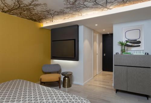 room detail thumbnail 1