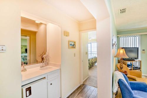 Myrtle Beach Getaway with Pool Access - Walk to Beach - image 11