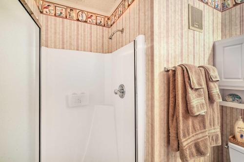 Myrtle Beach Getaway with Pool Access - Walk to Beach - image 6