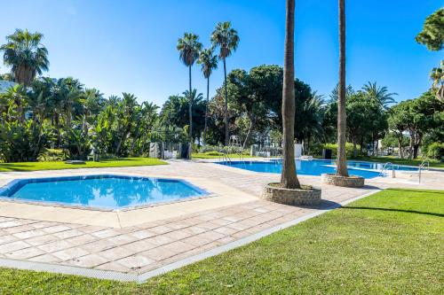 Large apartment in Playas del Duque - image 3