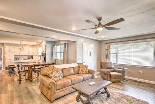 Lakeview Home - 1 Mile from Bull Shoals Lake! in Bull Shoals, USA