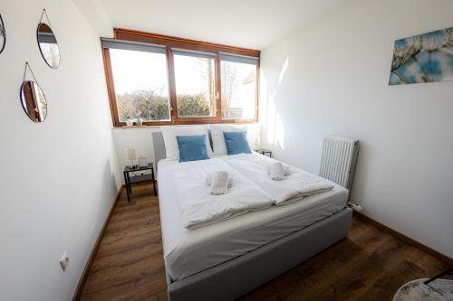 Come4Stay Passau - Holzheim 126 I Modern I WLAN I Küche I Parkplatz I SmartTV mit Netflix - Apartment - Passau