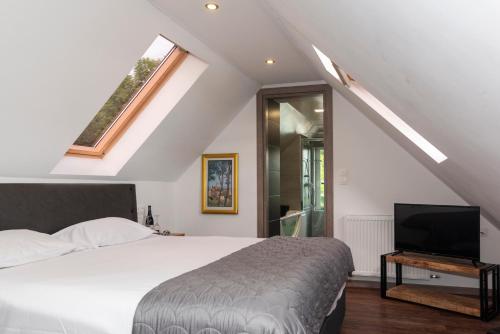 Attic Double Room with Jacuzzi