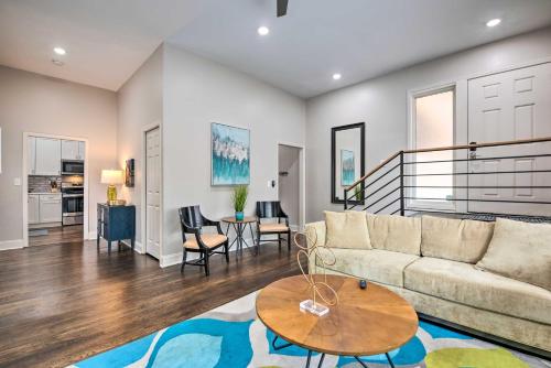 Atlanta Retreat with Deck in Greenbriar Area! in Atlanta, USA