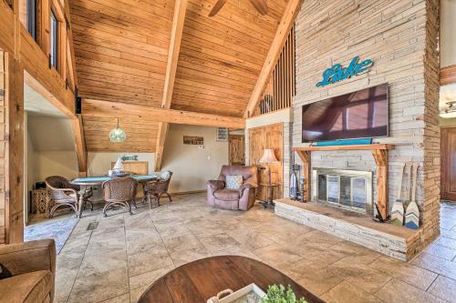 Spacious Lakeside Getaway with Fire Pit in Stigler, USA